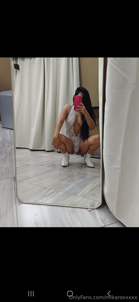 Mikaroxxxxx naked actress picture