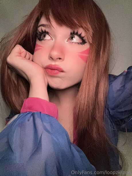 Loopziepop model naked photo