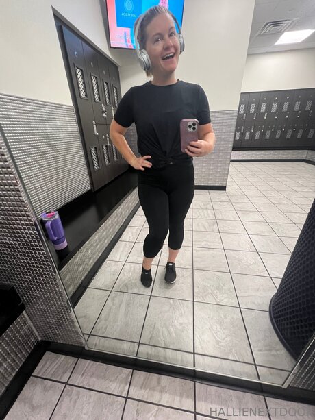 Hallienextdoor porn model picture