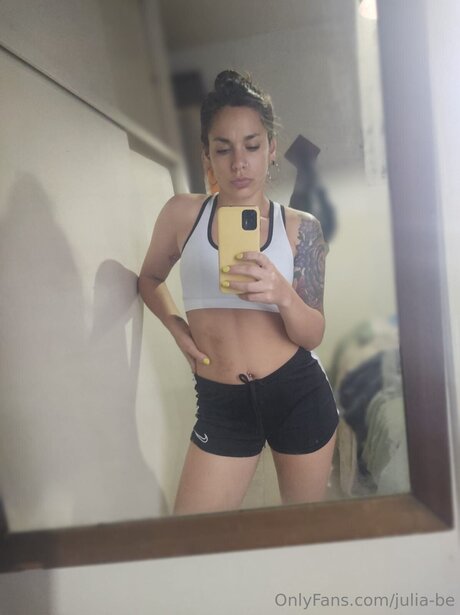 Julia Be model free images