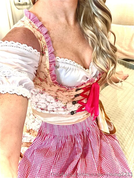 Meaganyoung2211 model sexy images