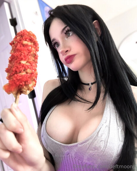 Deftmoons model pretty pic