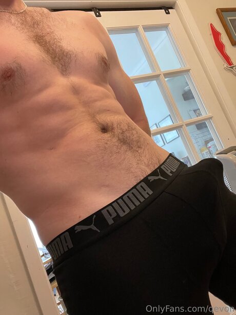 Qevon model pornographic images