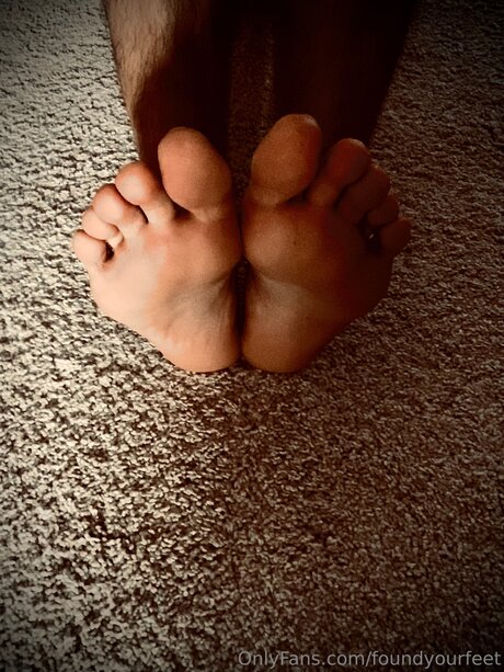 Foundyourfeet top model pic