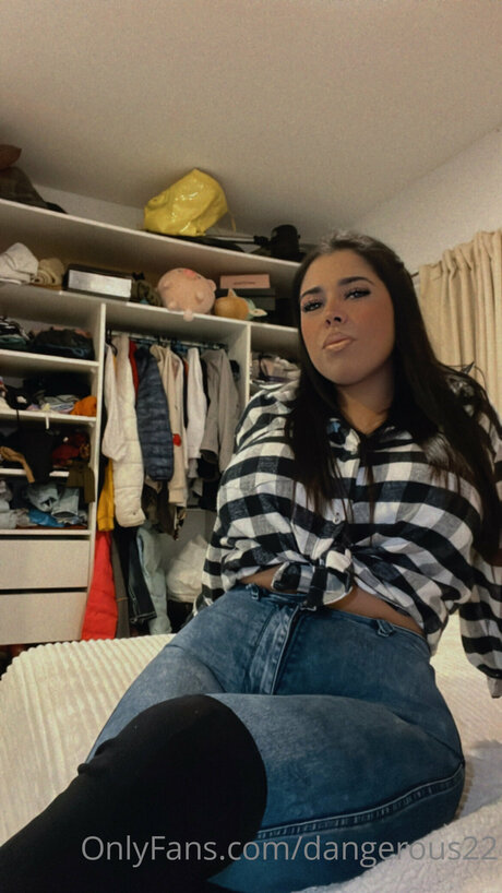 Dangerous22 erotic pornstar archive