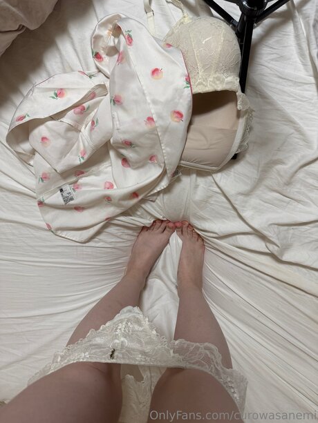 Curowasanemi naked star images