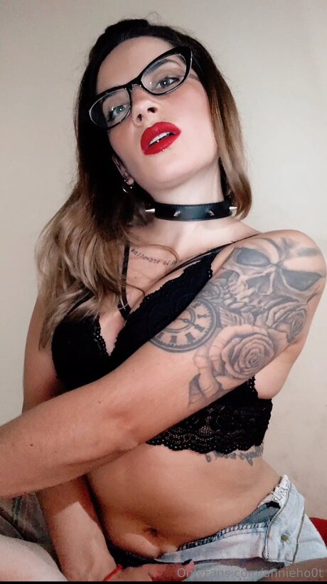 Annieho0t art model pics