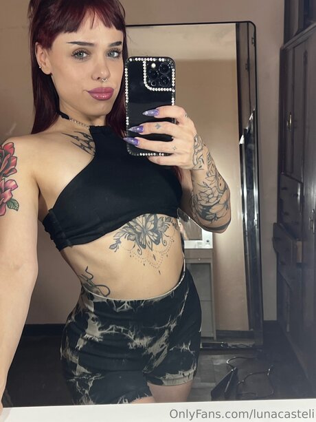 Lunacasteli adult model pic