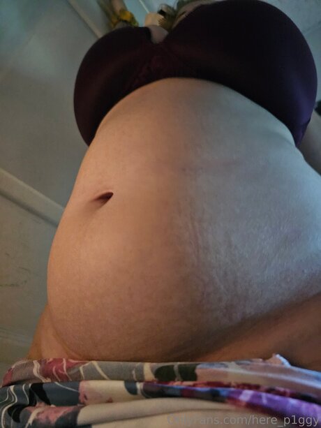 Here P1ggy high quality pornstar gallery