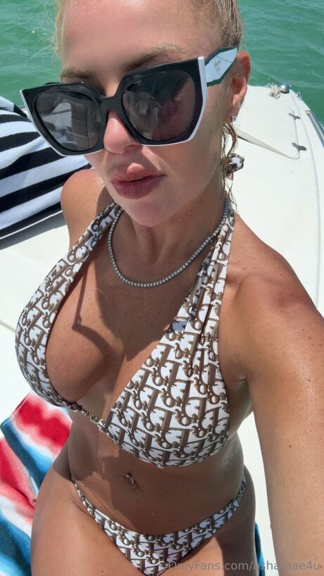 Ashamae4u model exclusive gallery