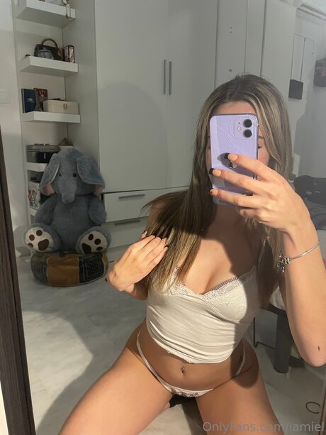 Iamiel exclusive pornstar images