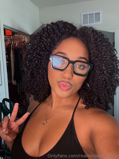 Roamingwithreyna model top photos