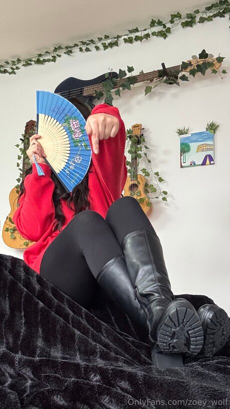 Zoey Wolf porn star pics