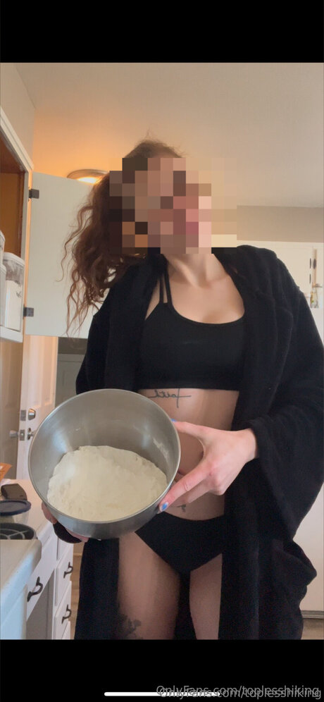 Toplesshiking star xxx img