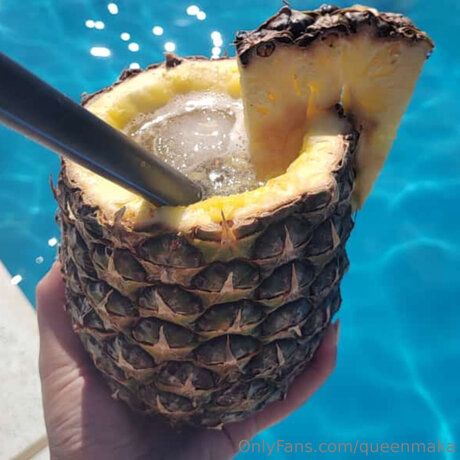 Queenmaka star sexy photo