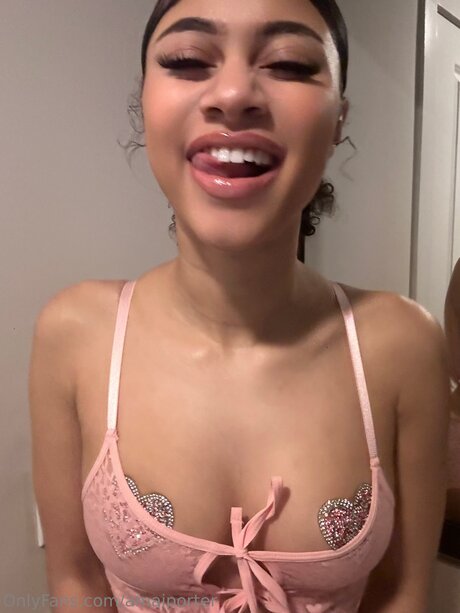 Amaiporter model art photos