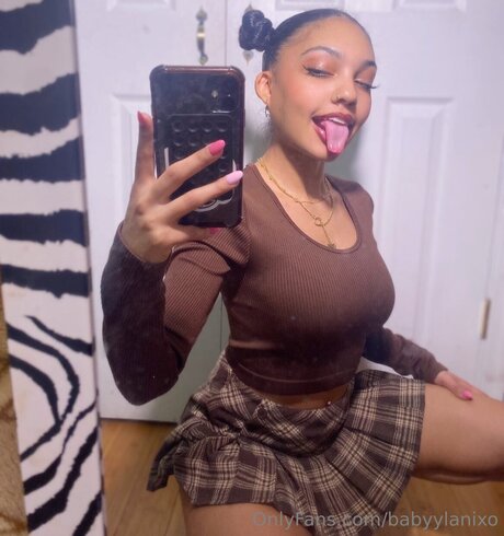 Babyylanixo model xxx picture