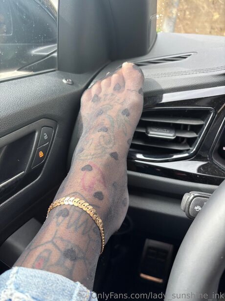 Lady Sunshine Ink model top pic