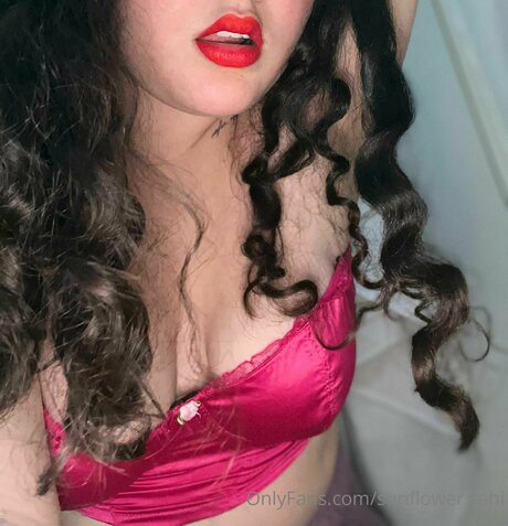 Sunflower Jessie pornstar naked img