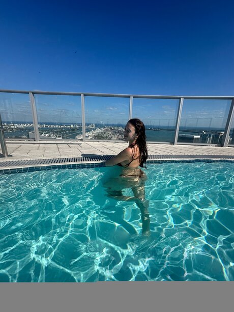 Coralcapri nude model pictures