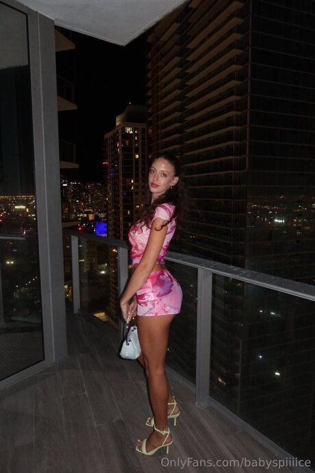 Coralcapri model pretty images