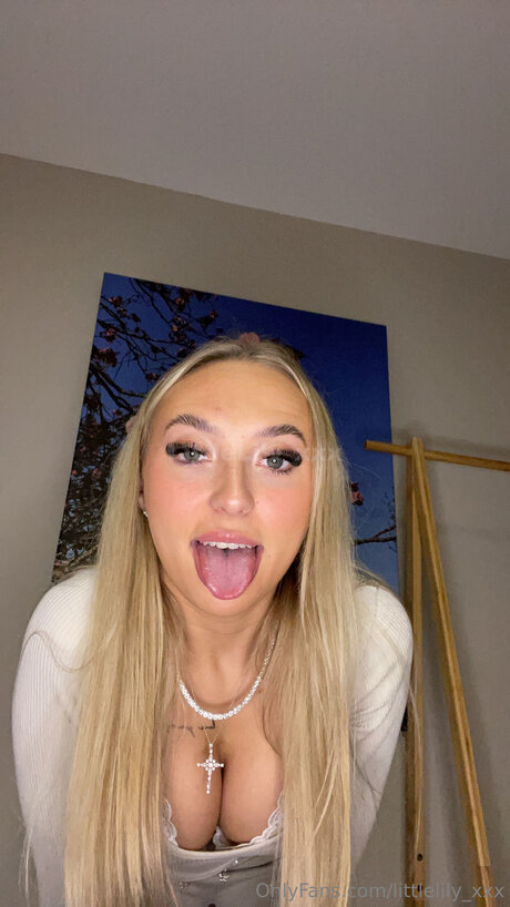 Littlelily Xxx star sexy galleries