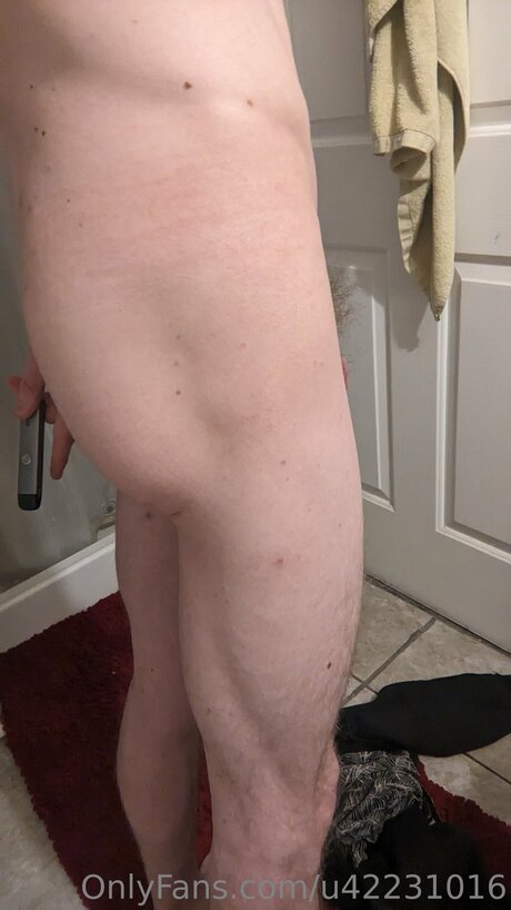 U42231016 model nude pic