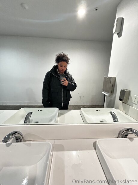 Blankslatee model sex pic