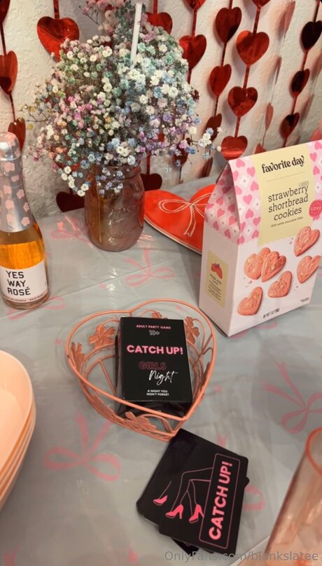 Blankslatee adult model picture