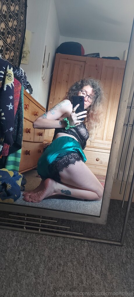 Cosmicmoonpixie pornographic star image
