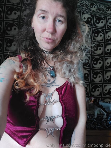 Cosmicmoonpixie nude pornstar pictures
