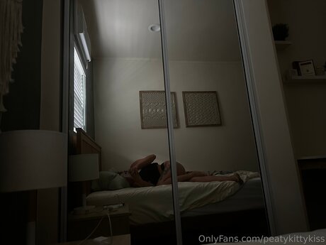 Peatykittykiss star adult photos