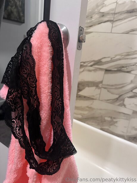 Peatykittykiss porn model archive