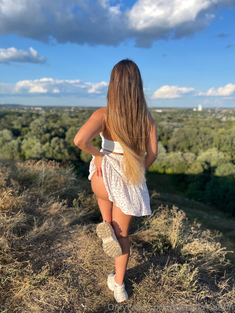 Buns Sensation model nude images