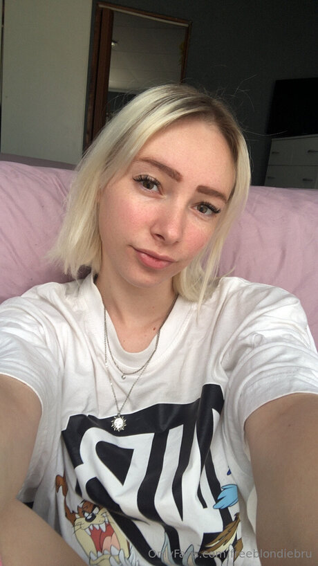 Freeblondiebru nude actress images