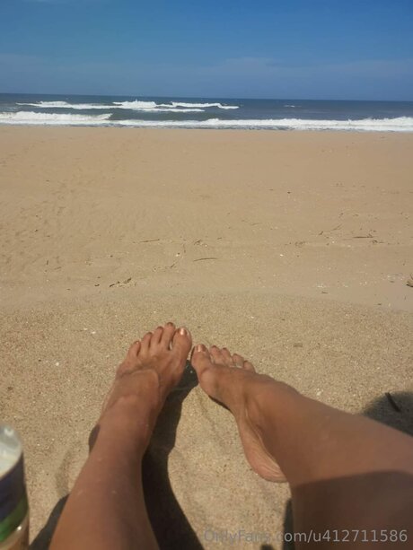 Queen2you model pornographic image