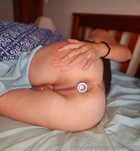 U398429990 pornographic model img