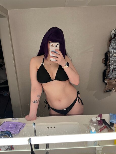 Mavarooniee model pornographic pics