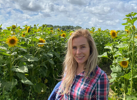 Misscharlotteruddy model nude photo