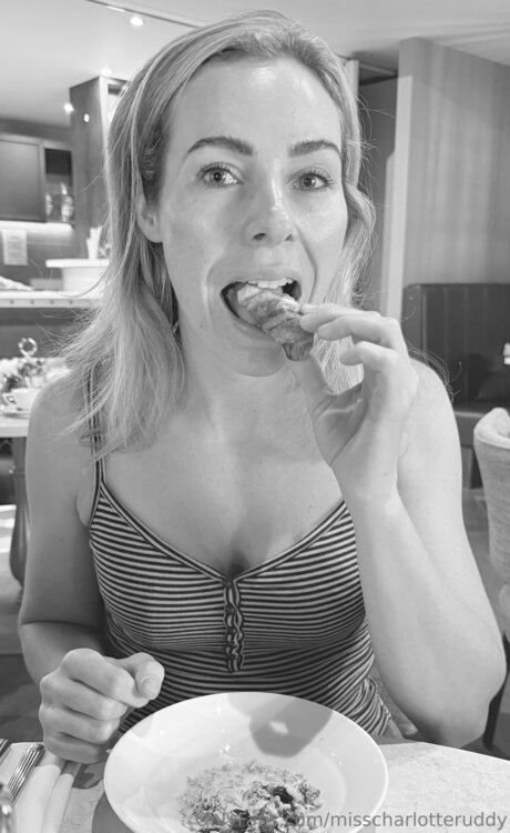 Misscharlotteruddy model exclusive pics