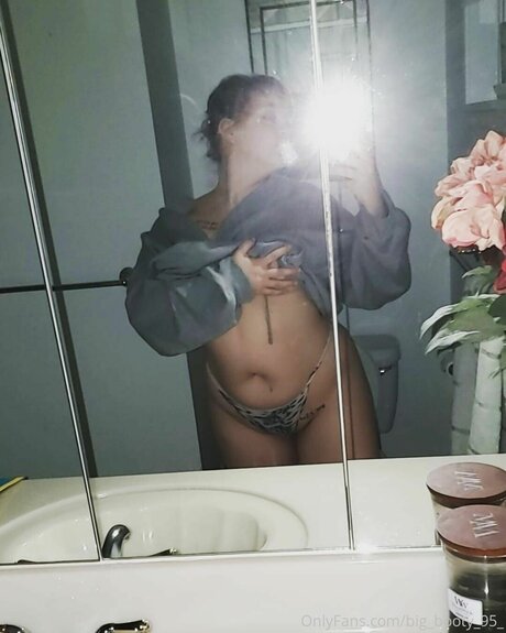 Big Booty 95 star beautiful photo