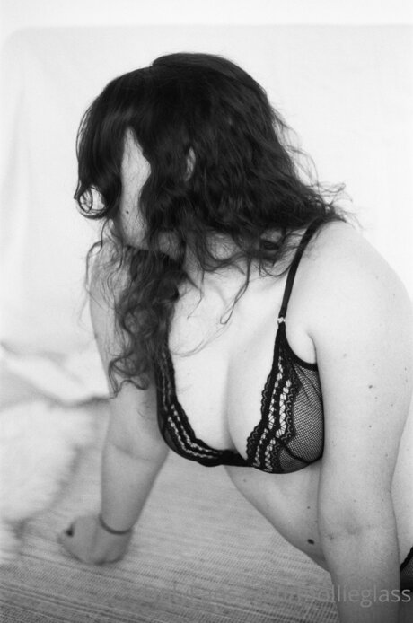 Mollieglass nude model gallery