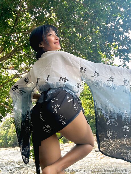 Smilewithsadie sexy actress img