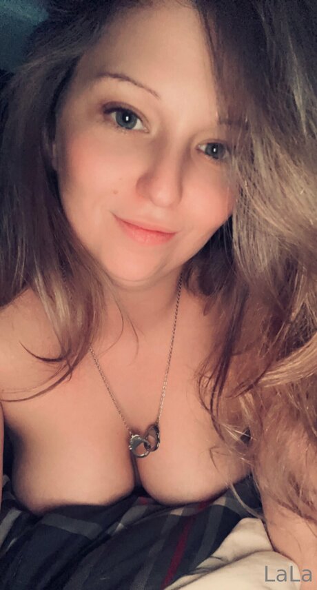 Goldengurl999 pornstar adult pic