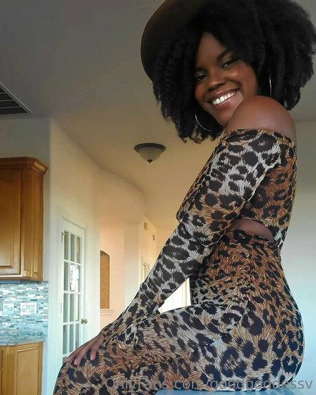 Rightwhereuwantme star adult img