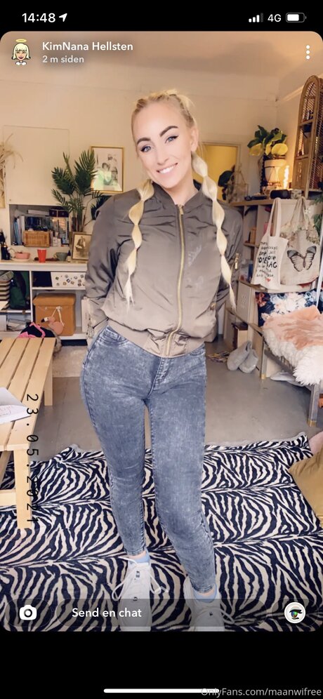 Maanwifree naked model image