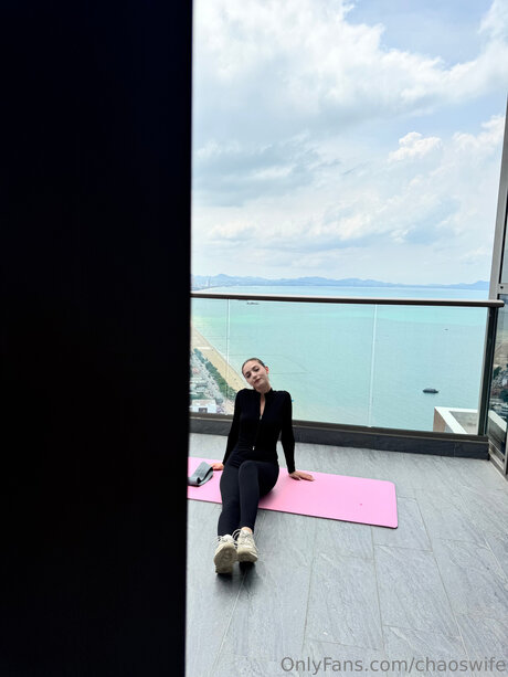 Chaoswife model perfect pic