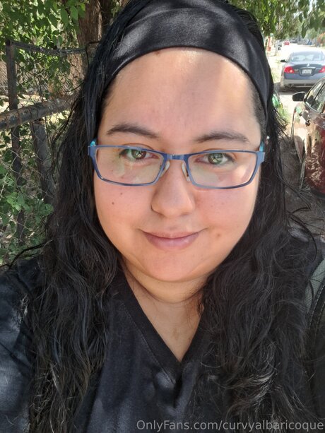 Curvyalbaricoque adult actress image