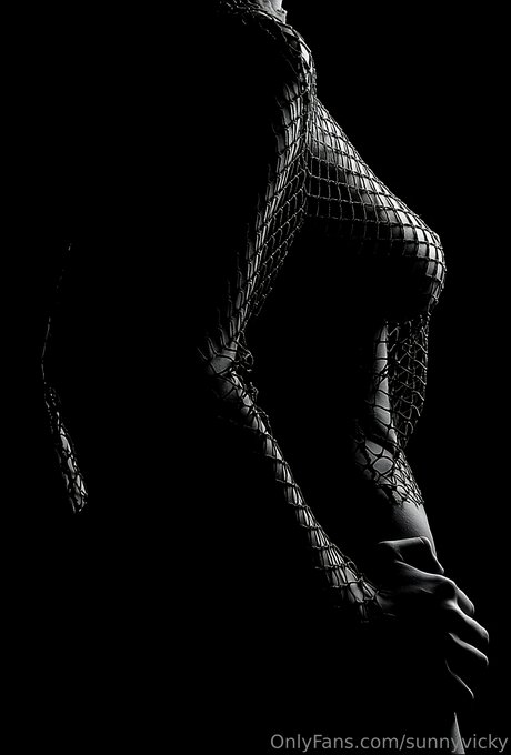 Sunnyvicky model adult pictures