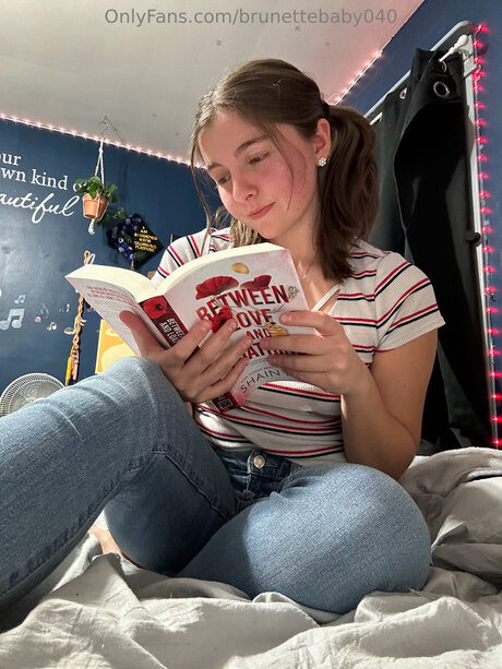 Brunettebaby040 model naked gallery